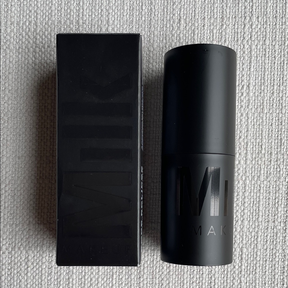 Milk Makeup Pore Eclipse Non-Comedogenic Mattifying + Blurring Primer Stick